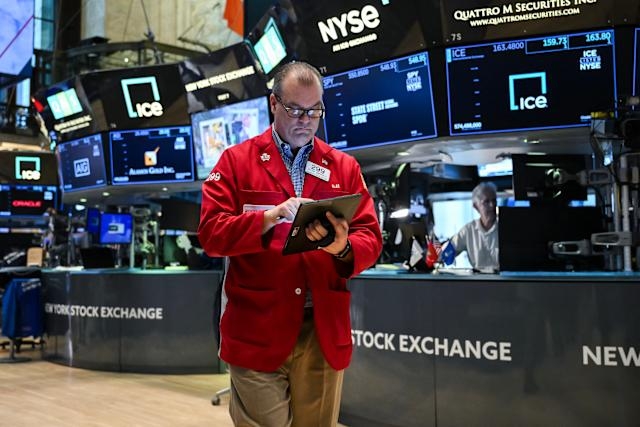Hợp đồng tương lai Dow, S&P 500, Nasdaq giảm nhẹ 