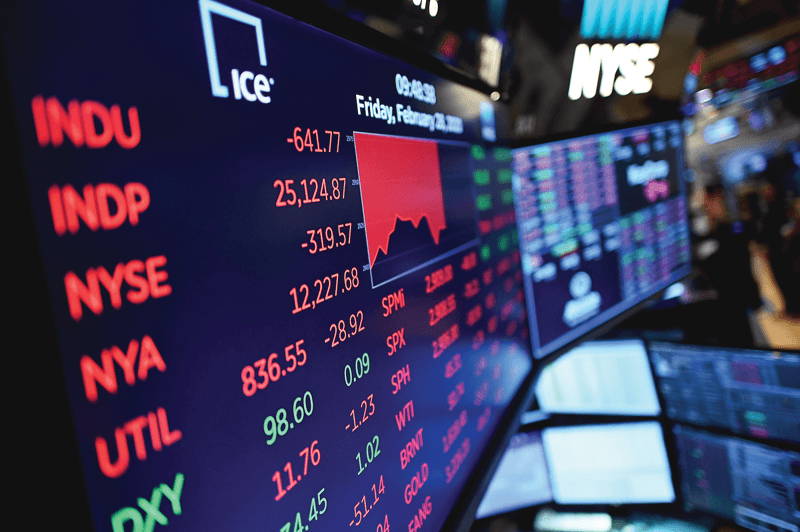 Thị Trường Chứng Khoán Biến Động Mạnh: S&P 500 Rơi Vào Vùng Điều Chỉnh, Nasdaq 100 Cận Kề Thị Trường Gấu 